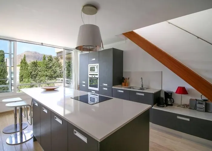 דירה Bellesguard Penthouse פוינסה