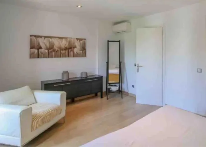 Bellesguard Penthouse דירה פוינסה